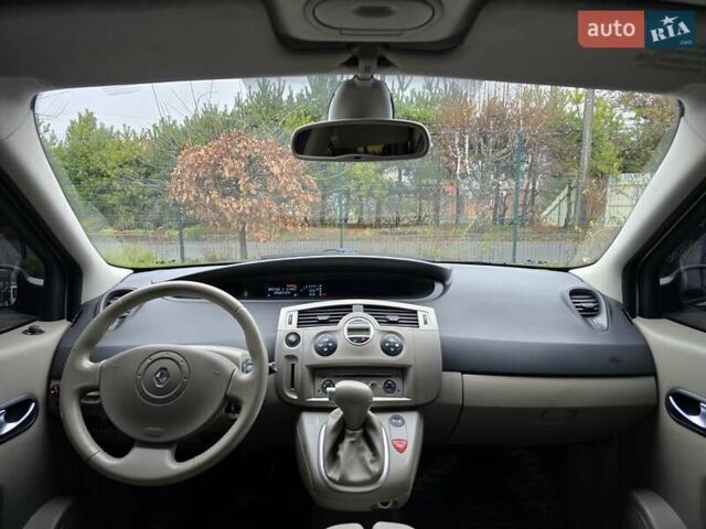 Серый Рено Гранд Сценик, объемом двигателя 2 л и пробегом 274 тыс. км за 5499 $, фото 1 на Automoto.ua