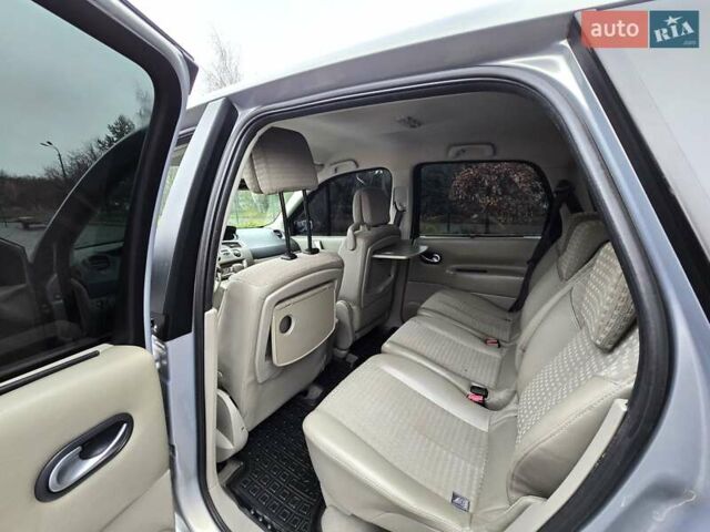 Серый Рено Гранд Сценик, объемом двигателя 2 л и пробегом 274 тыс. км за 5499 $, фото 26 на Automoto.ua