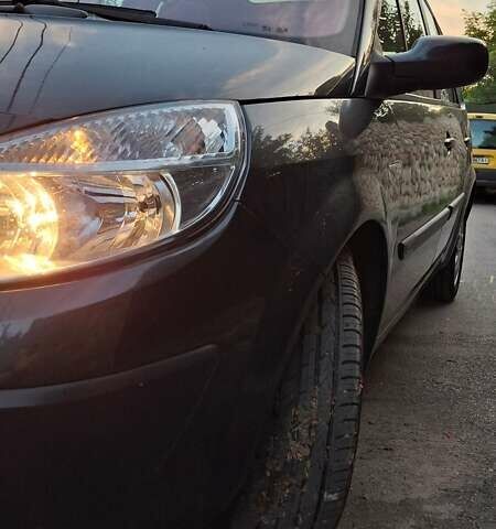 Рено Гранд Сценік 2005 у Луцьку на Automoto.ua Сірий Рено Гранд Сценік, об'ємом двигуна 1.6 л та пробігом 220 тис. км за 4899 $, фото 11 на Automoto.ua