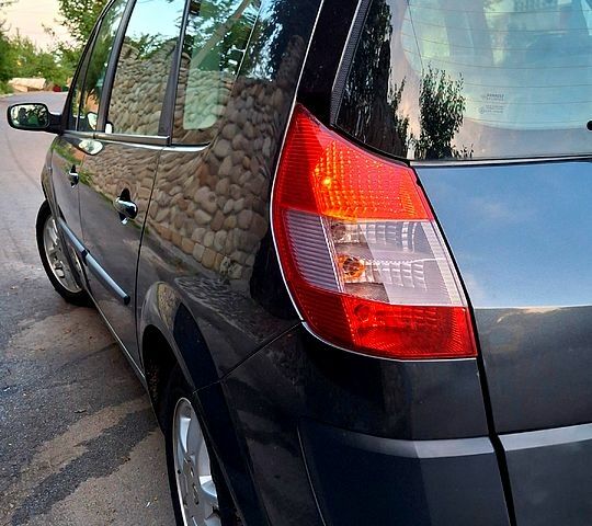 Рено Гранд Сценик 2005 в Луцке на Automoto.ua Серый Рено Гранд Сценик, объемом двигателя 1.6 л и пробегом 220 тыс. км за 4899 $, фото 4 на Automoto.ua