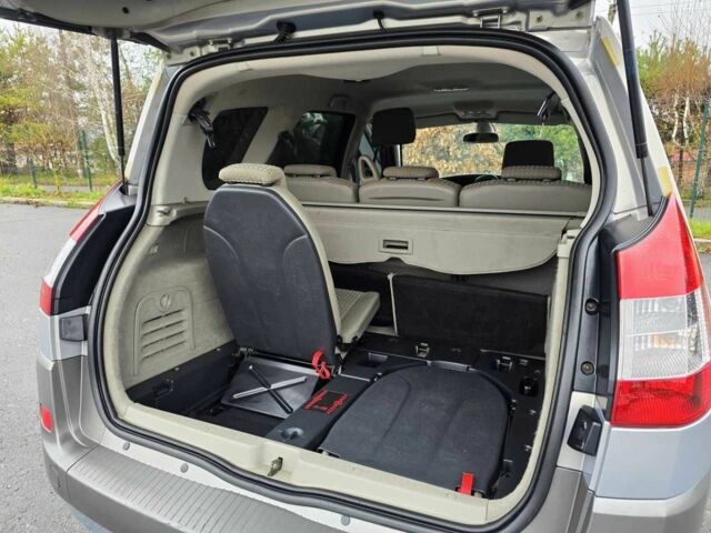 Серый Рено Гранд Сценик, объемом двигателя 2 л и пробегом 274 тыс. км за 5499 $, фото 17 на Automoto.ua