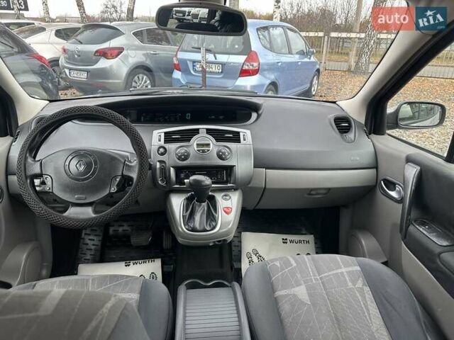 Серый Рено Гранд Сценик, объемом двигателя 2 л и пробегом 274 тыс. км за 4700 $, фото 4 на Automoto.ua