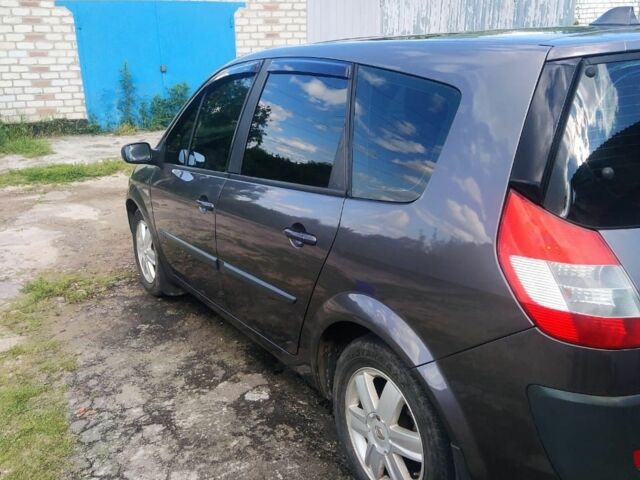 Серый Рено Гранд Сценик, объемом двигателя 2 л и пробегом 237 тыс. км за 5500 $, фото 4 на Automoto.ua