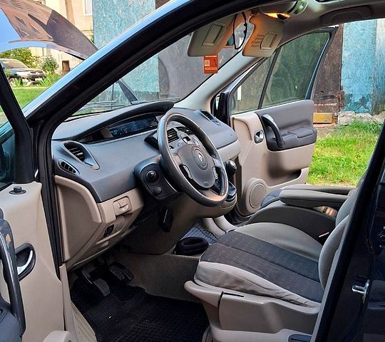 Рено Гранд Сценик 2005 в Луцке на Automoto.ua Серый Рено Гранд Сценик, объемом двигателя 1.6 л и пробегом 220 тыс. км за 4899 $, фото 6 на Automoto.ua