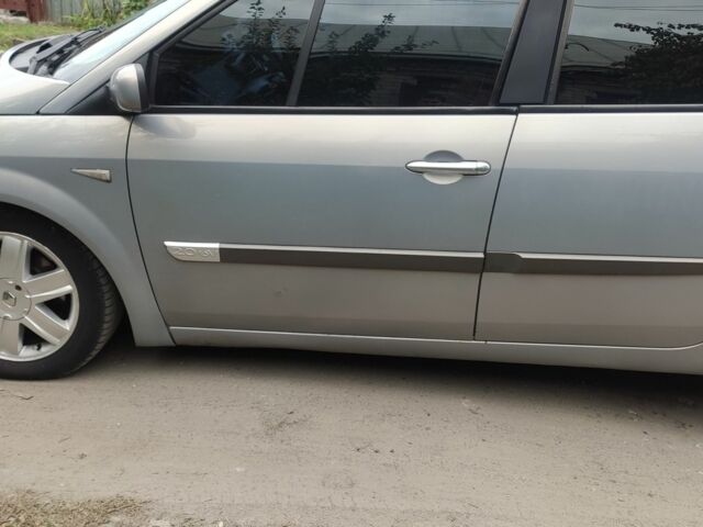 Серый Рено Гранд Сценик, объемом двигателя 0 л и пробегом 872 тыс. км за 3399 $, фото 3 на Automoto.ua