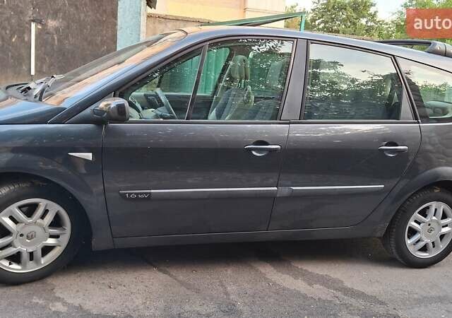 Рено Гранд Сценік 2005 у Луцьку на Automoto.ua Сірий Рено Гранд Сценік, об'ємом двигуна 1.6 л та пробігом 220 тис. км за 4899 $, фото 6 на Automoto.ua