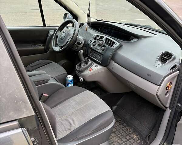 Серый Рено Гранд Сценик, объемом двигателя 1.6 л и пробегом 252 тыс. км за 4600 $, фото 5 на Automoto.ua