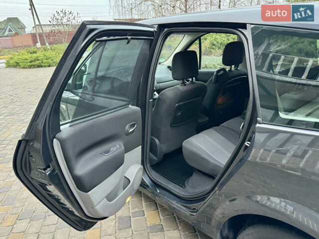 Серый Рено Гранд Сценик, объемом двигателя 1.6 л и пробегом 188 тыс. км за 6200 $, фото 28 на Automoto.ua