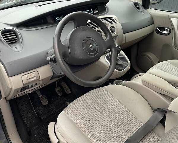 Серый Рено Гранд Сценик, объемом двигателя 2 л и пробегом 282 тыс. км за 5000 $, фото 9 на Automoto.ua