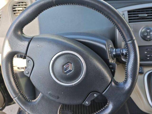 Серый Рено Гранд Сценик, объемом двигателя 2 л и пробегом 317 тыс. км за 6200 $, фото 16 на Automoto.ua