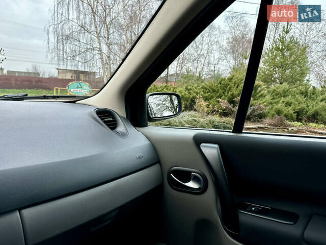 Серый Рено Гранд Сценик, объемом двигателя 1.6 л и пробегом 188 тыс. км за 6200 $, фото 50 на Automoto.ua