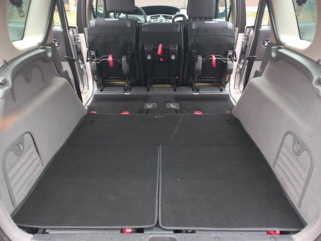 Серый Рено Гранд Сценик, объемом двигателя 1 л и пробегом 160 тыс. км за 4950 $, фото 21 на Automoto.ua