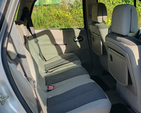 Серый Рено Гранд Сценик, объемом двигателя 2 л и пробегом 250 тыс. км за 5400 $, фото 4 на Automoto.ua