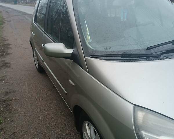 Серый Рено Гранд Сценик, объемом двигателя 1.6 л и пробегом 237 тыс. км за 4800 $, фото 9 на Automoto.ua