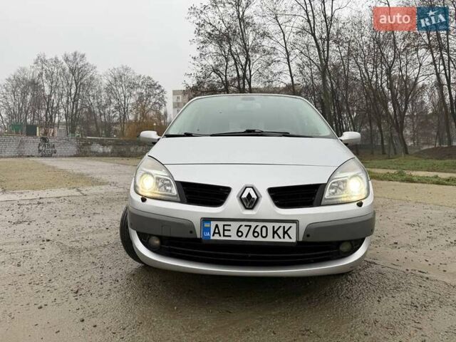 Серый Рено Гранд Сценик, объемом двигателя 1.6 л и пробегом 230 тыс. км за 5000 $, фото 4 на Automoto.ua