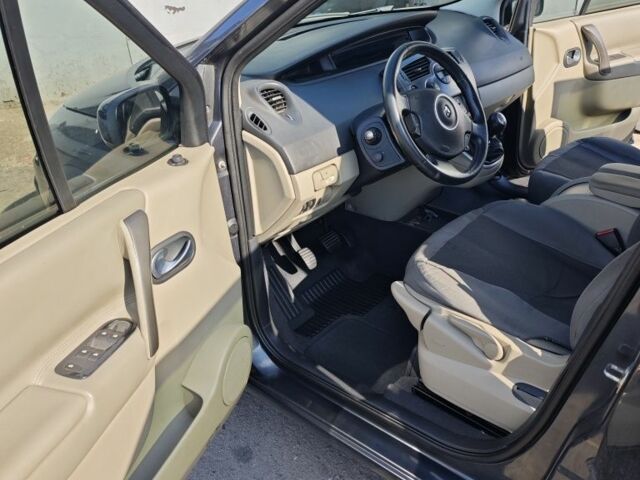 Серый Рено Гранд Сценик, объемом двигателя 2 л и пробегом 317 тыс. км за 6200 $, фото 21 на Automoto.ua