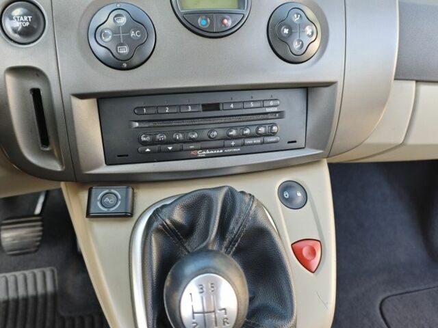 Серый Рено Гранд Сценик, объемом двигателя 2 л и пробегом 317 тыс. км за 6200 $, фото 15 на Automoto.ua