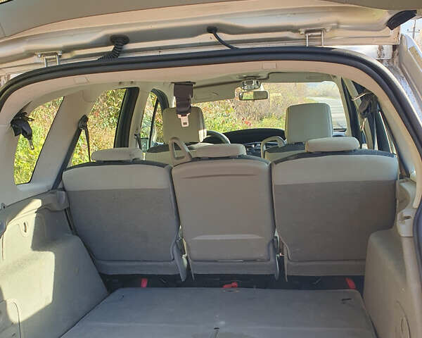 Серый Рено Гранд Сценик, объемом двигателя 2 л и пробегом 250 тыс. км за 5400 $, фото 3 на Automoto.ua