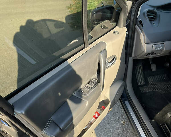 Серый Рено Гранд Сценик, объемом двигателя 2 л и пробегом 328 тыс. км за 4000 $, фото 8 на Automoto.ua