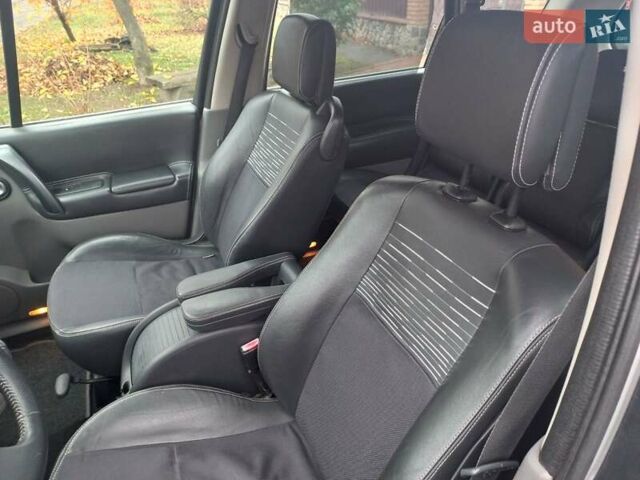 Серый Рено Гранд Сценик, объемом двигателя 1.6 л и пробегом 160 тыс. км за 4950 $, фото 56 на Automoto.ua