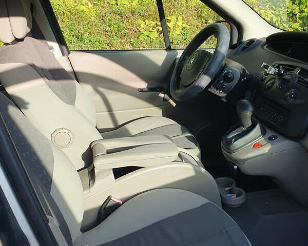 Серый Рено Гранд Сценик, объемом двигателя 2 л и пробегом 250 тыс. км за 5400 $, фото 5 на Automoto.ua