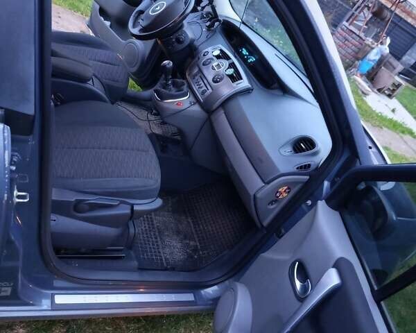 Серый Рено Гранд Сценик, объемом двигателя 2 л и пробегом 259 тыс. км за 5850 $, фото 5 на Automoto.ua