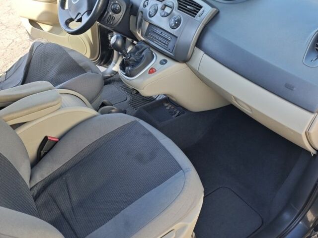 Серый Рено Гранд Сценик, объемом двигателя 2 л и пробегом 317 тыс. км за 6200 $, фото 19 на Automoto.ua