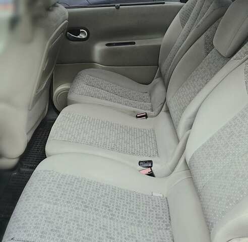 Серый Рено Гранд Сценик, объемом двигателя 1.9 л и пробегом 300 тыс. км за 4800 $, фото 5 на Automoto.ua