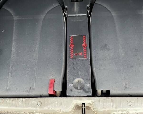 Серый Рено Гранд Сценик, объемом двигателя 2 л и пробегом 282 тыс. км за 5000 $, фото 19 на Automoto.ua