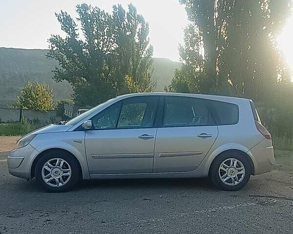 Серый Рено Гранд Сценик, объемом двигателя 1.9 л и пробегом 300 тыс. км за 4700 $, фото 5 на Automoto.ua