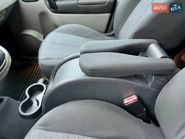 Серый Рено Гранд Сценик, объемом двигателя 1.6 л и пробегом 188 тыс. км за 6200 $, фото 27 на Automoto.ua