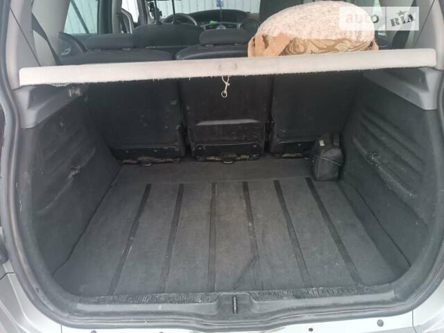 Серый Рено Гранд Сценик, объемом двигателя 1.6 л и пробегом 237 тыс. км за 4800 $, фото 3 на Automoto.ua