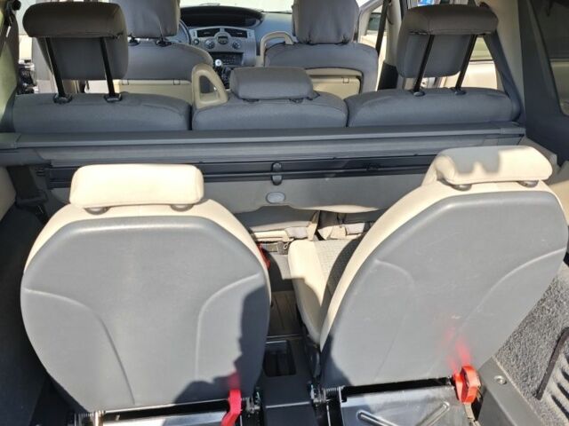 Серый Рено Гранд Сценик, объемом двигателя 2 л и пробегом 317 тыс. км за 6200 $, фото 5 на Automoto.ua