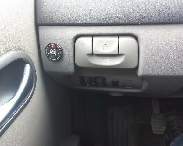 Серый Рено Гранд Сценик, объемом двигателя 2 л и пробегом 215 тыс. км за 4900 $, фото 13 на Automoto.ua