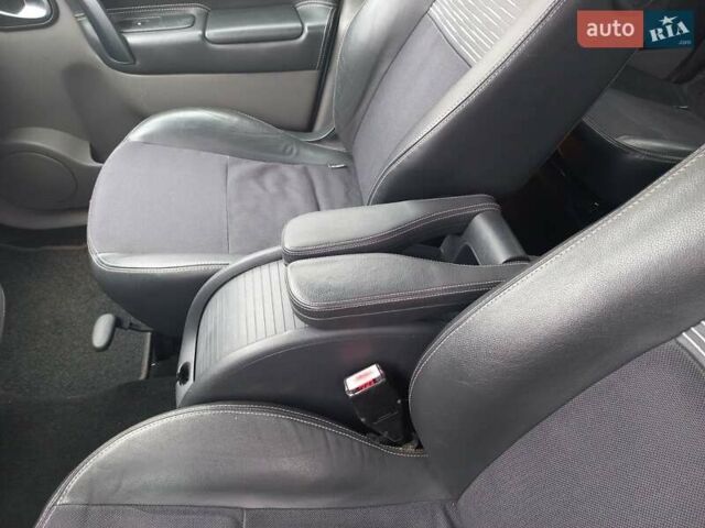 Серый Рено Гранд Сценик, объемом двигателя 1.6 л и пробегом 160 тыс. км за 4950 $, фото 61 на Automoto.ua
