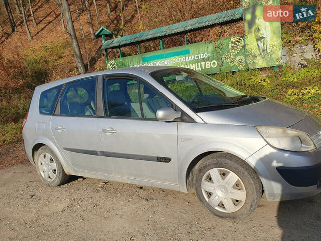 Серый Рено Гранд Сценик, объемом двигателя 2 л и пробегом 250 тыс. км за 5400 $, фото 12 на Automoto.ua