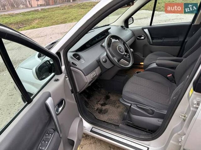 Серый Рено Гранд Сценик, объемом двигателя 1.6 л и пробегом 230 тыс. км за 5000 $, фото 8 на Automoto.ua