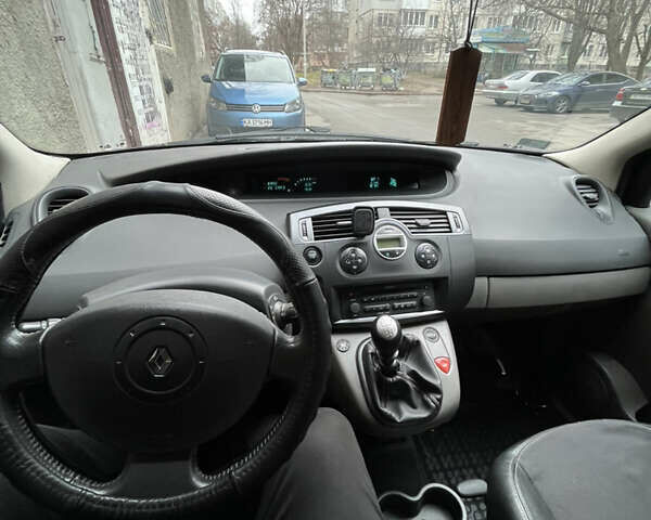 Серый Рено Гранд Сценик, объемом двигателя 2 л и пробегом 328 тыс. км за 4000 $, фото 6 на Automoto.ua