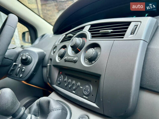 Серый Рено Гранд Сценик, объемом двигателя 1.6 л и пробегом 188 тыс. км за 6200 $, фото 43 на Automoto.ua