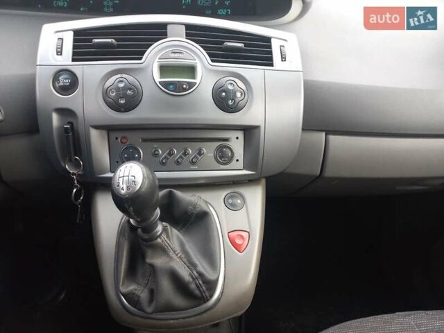 Серый Рено Гранд Сценик, объемом двигателя 2 л и пробегом 215 тыс. км за 4900 $, фото 12 на Automoto.ua