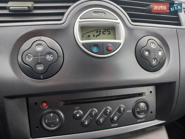 Серый Рено Гранд Сценик, объемом двигателя 1.6 л и пробегом 160 тыс. км за 4950 $, фото 93 на Automoto.ua