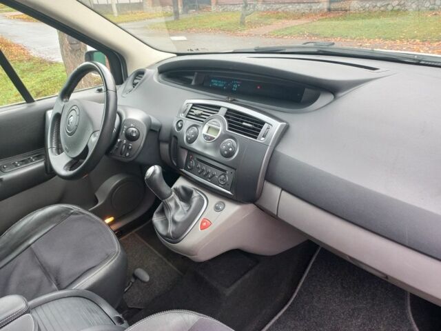 Серый Рено Гранд Сценик, объемом двигателя 1 л и пробегом 160 тыс. км за 4950 $, фото 15 на Automoto.ua