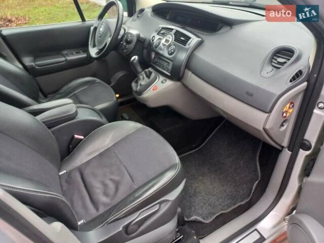 Серый Рено Гранд Сценик, объемом двигателя 1.6 л и пробегом 160 тыс. км за 4950 $, фото 63 на Automoto.ua