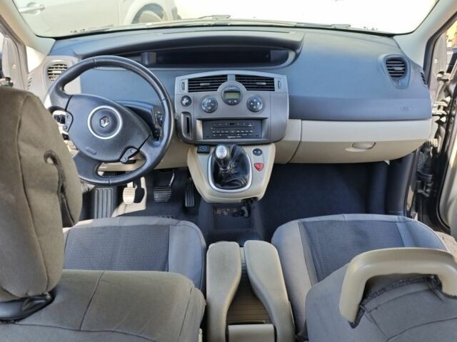 Серый Рено Гранд Сценик, объемом двигателя 2 л и пробегом 317 тыс. км за 6200 $, фото 18 на Automoto.ua