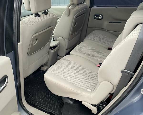 Серый Рено Гранд Сценик, объемом двигателя 2 л и пробегом 282 тыс. км за 5000 $, фото 7 на Automoto.ua