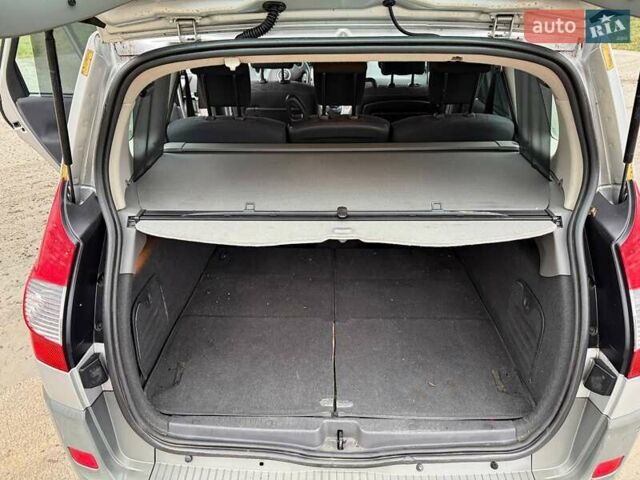 Серый Рено Гранд Сценик, объемом двигателя 1.6 л и пробегом 230 тыс. км за 5000 $, фото 11 на Automoto.ua