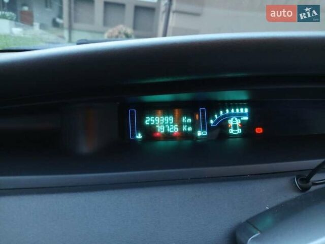 Серый Рено Гранд Сценик, объемом двигателя 2 л и пробегом 259 тыс. км за 5850 $, фото 7 на Automoto.ua