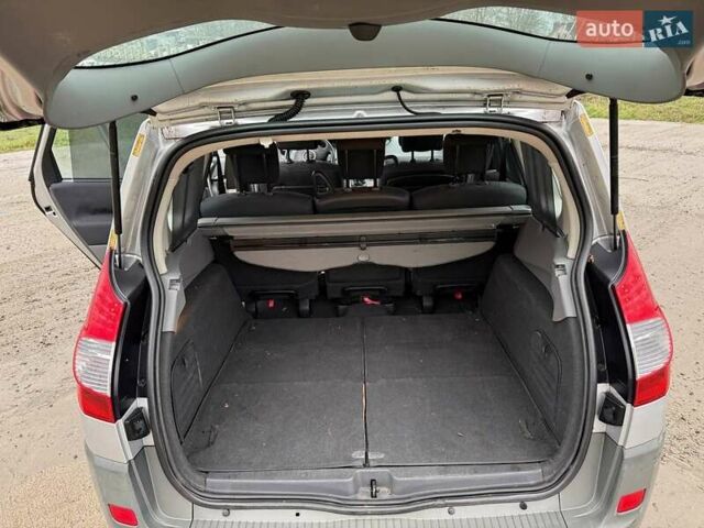 Серый Рено Гранд Сценик, объемом двигателя 1.6 л и пробегом 230 тыс. км за 5000 $, фото 10 на Automoto.ua