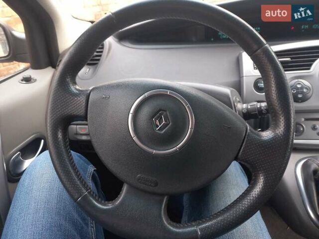 Серый Рено Гранд Сценик, объемом двигателя 2 л и пробегом 215 тыс. км за 4900 $, фото 10 на Automoto.ua