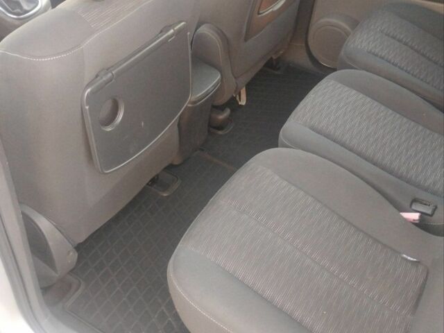 Сірий Рено Гранд Сценік, об'ємом двигуна 0 л та пробігом 245 тис. км за 4200 $, фото 7 на Automoto.ua